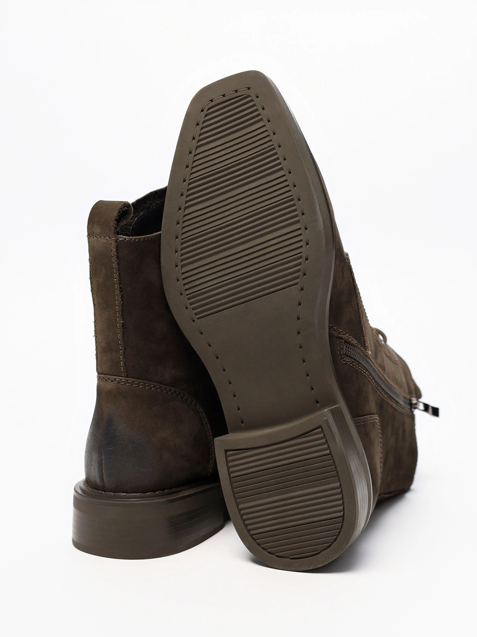 Ботинки-дерби оливкового цвета на широком среднем каблуке